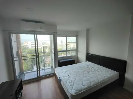 For rent Lumpini Ville Pattanakarn-Srinakarin, a nice room, good location, comes with complete furniture, don't miss it.