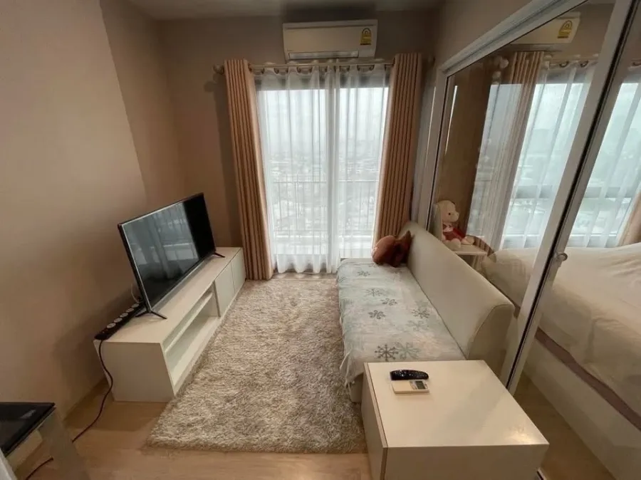 For rent: The Parkland Phetkasem-Thapra. Spacious and comfortable room with furniture. Book now!