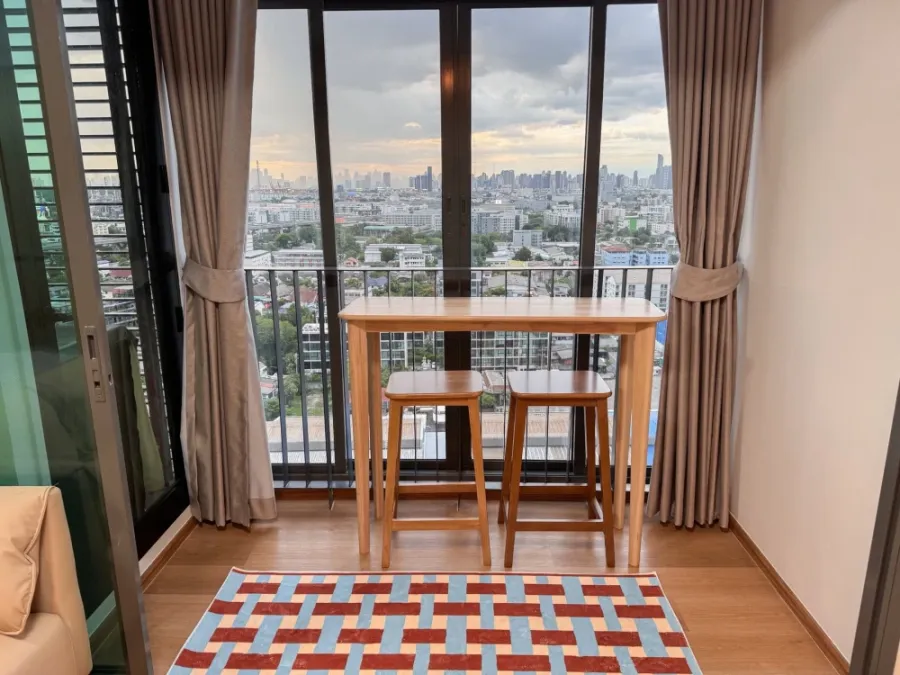 For rent: Ideo Blucove Sukhumvit, 18th floor, excellent view, north facing, good ventilation, city view. Just bring your belongings and move in.