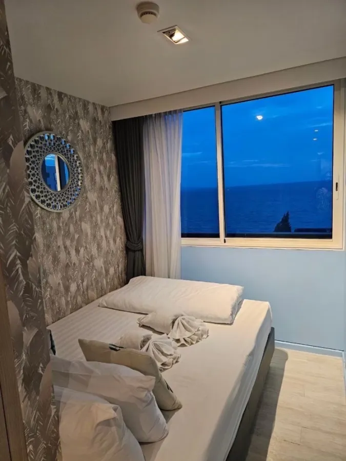 For rent: Veranda Residence Pattaya (Jomtien), 12th floor, corner room, very large, private, sea view, hurry and book now.