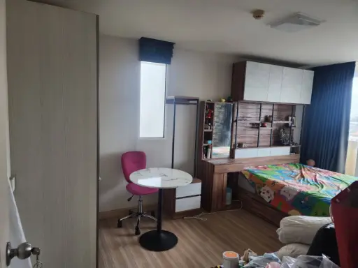 M Society Condominium for sale, decorated with wallpaper. Lots of usable space Fully furnished, reserve now.