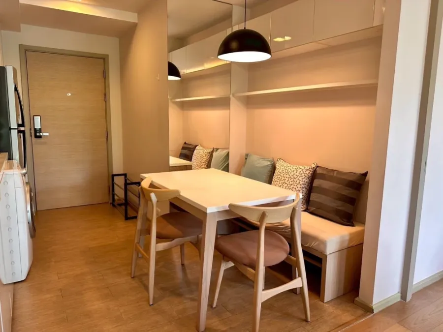 Sell/Rent Liv@49 Sukhumvit 49 room decorated in modern colors. The furniture is ready to move in. You can't reserve it anymore.