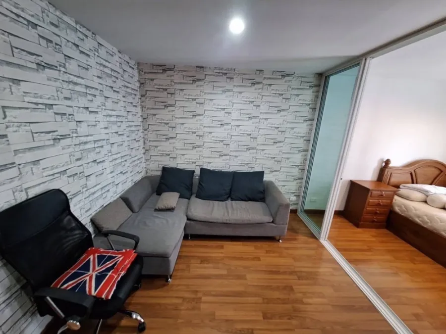 For rent: Regent Home 18 Chaengwattana-Lak Si, Building E, 8th floor, with high-quality teak furniture. Hurry and grab it now!