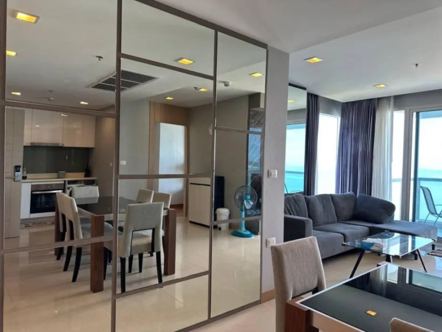 For sale: The Palm Wongamat Beach Pattaya, spacious room, high floor, fully decorated, Buit-In, move in now.