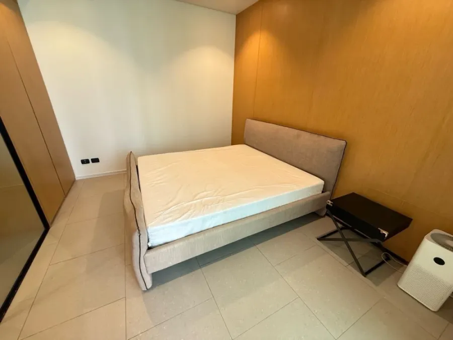 For rent: The Park Chidlom, 4th floor. Spacious and comfortable unit, fully furnished. Book now! (Quickly!)
