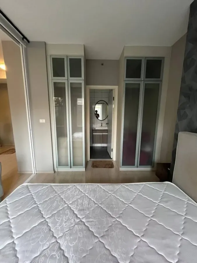 For sale or rent: Chapter One Eco Ratchada-Huai Khwang, Building C, 2nd floor, corner unit, fully furnished. Don't miss out!