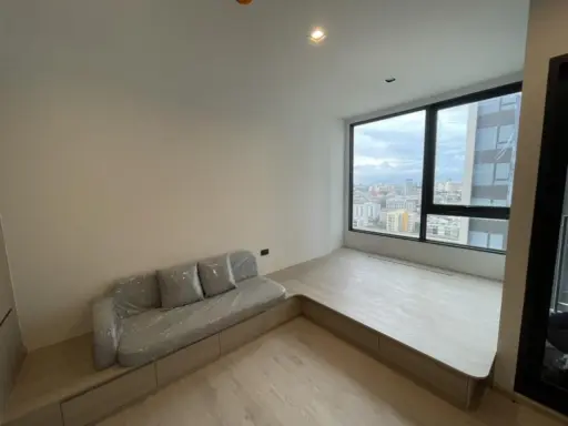 Down payment sale, Reference Sathorn-Wongwian Yai, 17th floor, room position B1701, interested in being the owner, hurry and reserve now.
