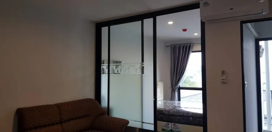Condo for rent, REACH Phahonyothin 52, BTS view, fully furnished Plus all electrical appliances. Rent it now. Urgent.