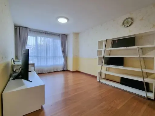 Condo for sale, One Lat Phrao 15, 2 bedrooms, 2 bathrooms, large size, decorated with wallpaper. Just carry your bag and move in.