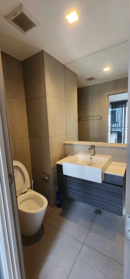 For rent: The Politan Rive, 37th floor, north side, fully furnished, not too expensive, reserve quickly before you miss out.