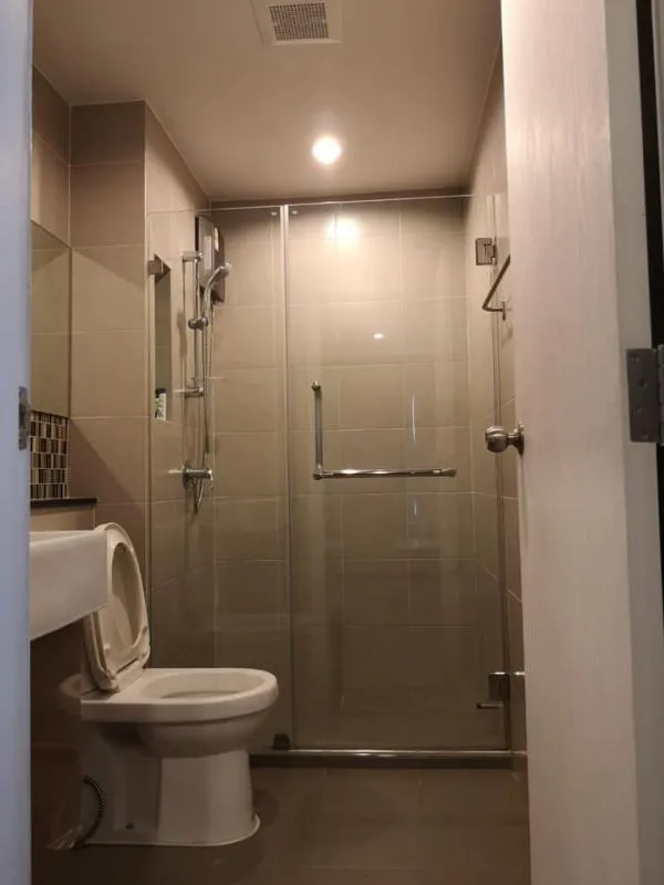 Urgent sale ** Hallmark Condo, Chaengwattana, 34.5 sq m., 8th floor, very beautiful decoration, very good price, 2.6 million baht!!