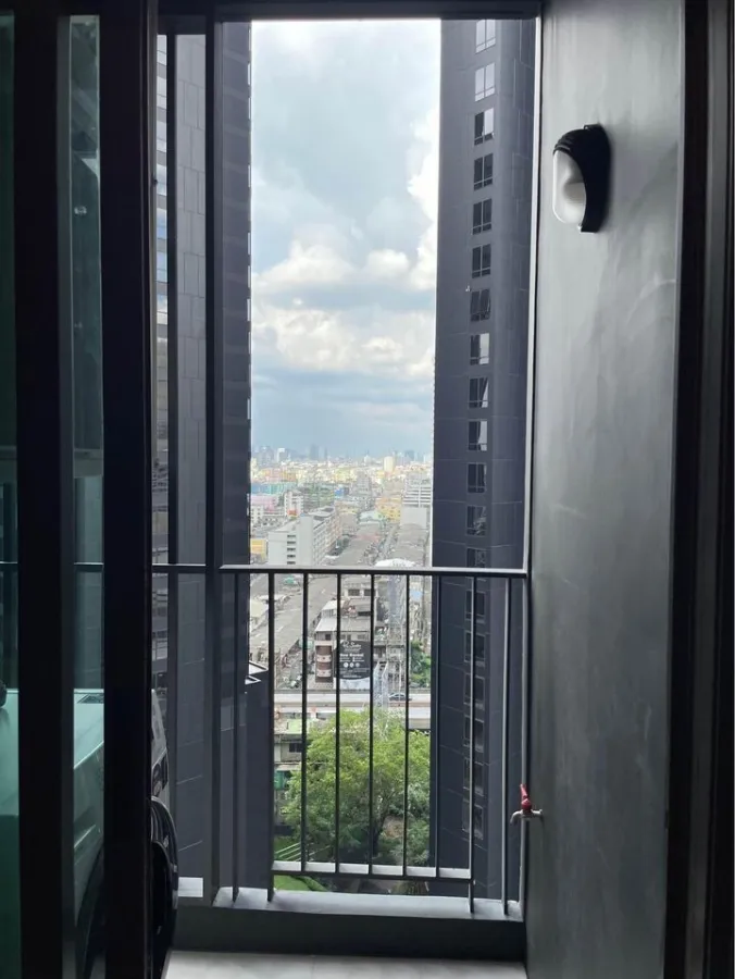 Condo for rent, Life Asoke-Rama 9, 18th floor, well decorated room. ready to move in You can reserve first come first serve.
