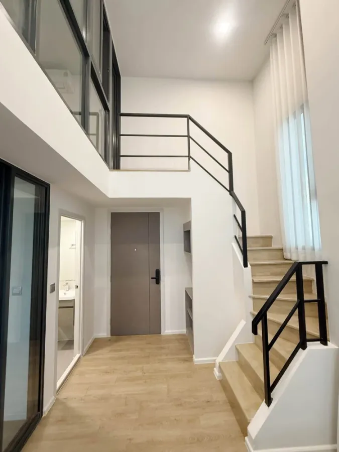 Modiz Rhyme Ramkhamhaeng Duplex, 2-story corner unit, 28th floor, beautiful city view. Book now! Don't wait!