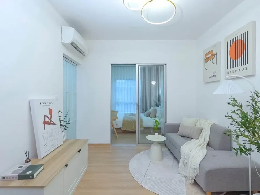 Selling The Kith Sukhumvit 113. Beautifully decorated unit in a cozy, homey style. You won't be disappointed if you reserve one!