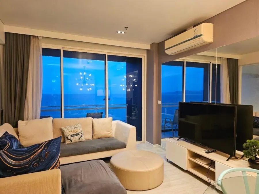 For rent: Veranda Residence Pattaya (Jomtien), 12th floor, corner room, very large, private, sea view, hurry and book now.