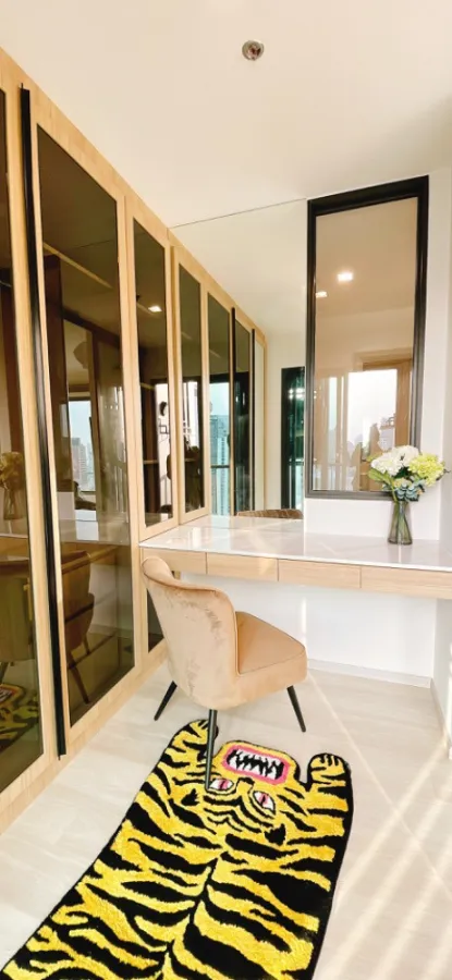 For rent!! Condo Life One Wireless, new room, first hand, beautiful decoration, ready to move in, don't miss it!!