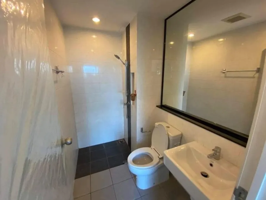 Condo for rent, The Tree Rio Bang O Station, pool view, separated rooms. Room decoration line, don't miss it.