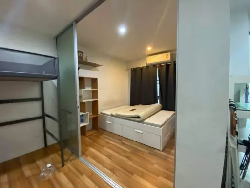 Condo for sale V Condo-Lat Krabang The room is separated into proportions, divided into zones perfectly. Good price. Come and own it.