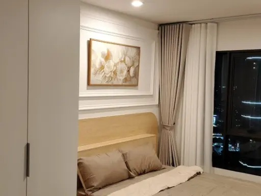 For rent: Regent Home Wuttakat. Beautifully decorated unit with a stunning color scheme and high-quality built-in furniture. Don't miss out!