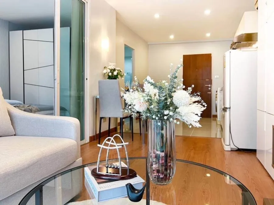 Condo for sale, Tourmaline (Gold), Sathorn-Taksin, 4th floor, open and comfortable view. The room is beautifully decorated. Book now, very worthwhile.