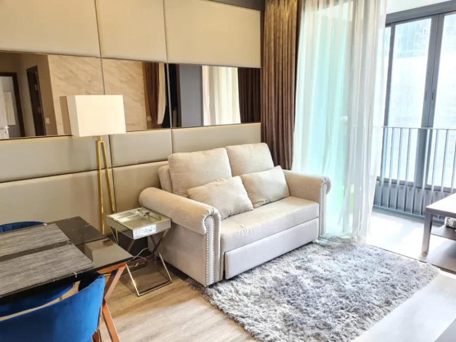 For rent, Ideo Mobi Asoke, luxuriously decorated room, very barking style, modern luxury, get beautiful city views, hurry to reserve
