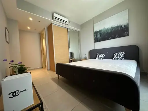 For rent: The Loft Ekkamai, 24th floor, very high, beautifully decorated room, complete functions, ready to move in.