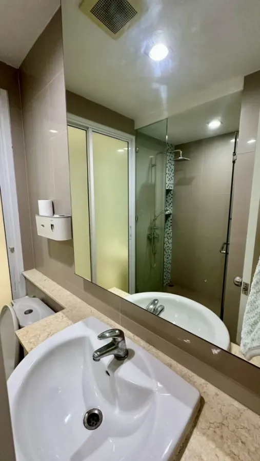 For sale or rent: The Blu X Bangsaen. A lovely unit on the 5th floor in a great location with unobstructed sea views. Don't miss out!