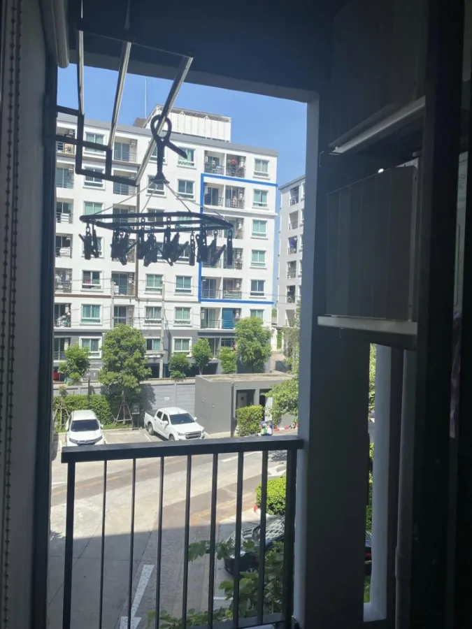 For rent Unio Ramkhamhaeng-Serithai Big screen TV, watch movies to your heart's content. Comes with a leather sofa that is comfortable to sit on and n