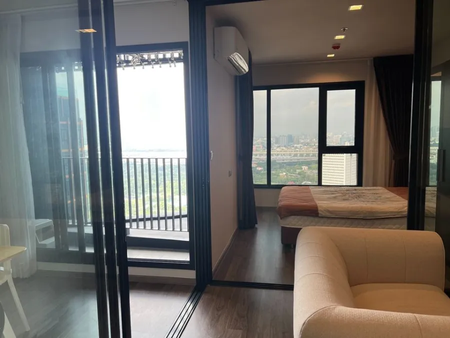 For rent/sale, Life Ladprao Valley, high floor, great view, great price, very nice room. If you don't reserve, you will regret it.