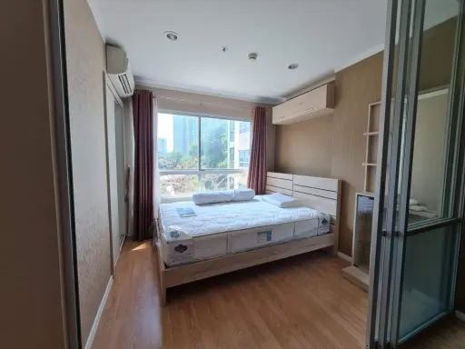 For rent Lumpini Place Srinakarin-Huamark Station, size 27 sq.m., 3rd floor, fully furnished, move now, don't hesitate.