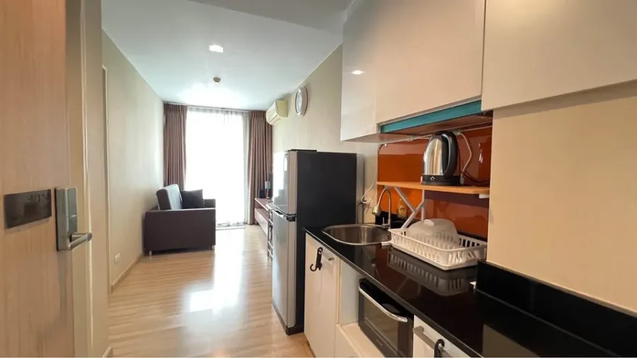 ให้เช่า Nice Suites สนามบินน้ำ ห้องกว้างขวางอยู่สบาย มีอุปกรณ์เครื่องใช้ไฟฟ้าครบชุด สามารถหิ้วกระเป๋าเข้าอยู่ได้เลย