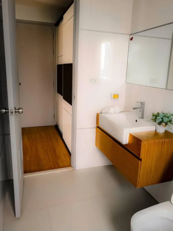 Urgent sale!! True Thonglor Condo, luxury condo, spacious room, corner room, beautiful view, fully furnished, ready to move in, hurry and reserve now!