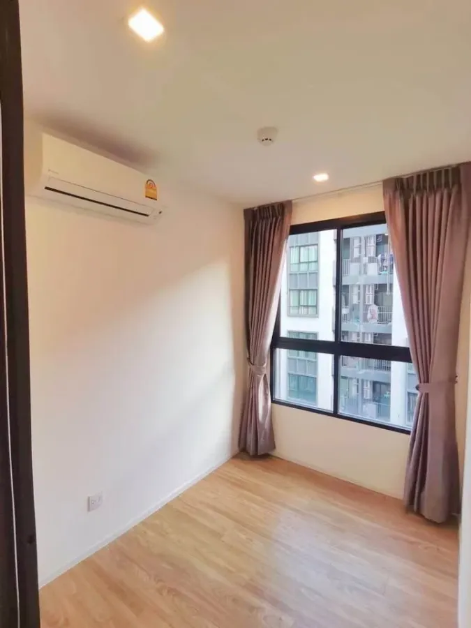 For sale or rent: Kensington Laem Chabang, Building B, 6th floor, size 35 square meters, corner room with pool view, meets all needs.
