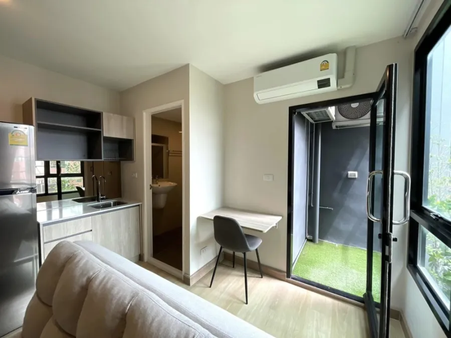For rent: The Independent Condo Amata, natural view, clean room, very comfortable, fully furnished, don't miss it.