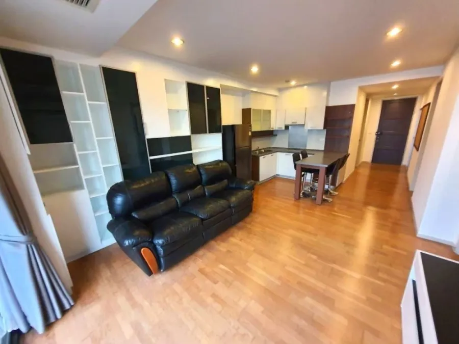 For rent, Amanta Ratchada, very spacious room, has a walk-in closet, plus lots of built-in furniture. Don't wait, book now.