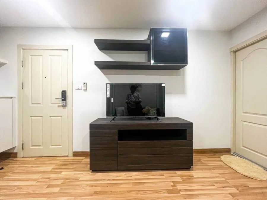 For rent, The One Plus Srinakarin, fully furnished with a whole set of furniture and complete sets of electrical appliances. If interested, book now.