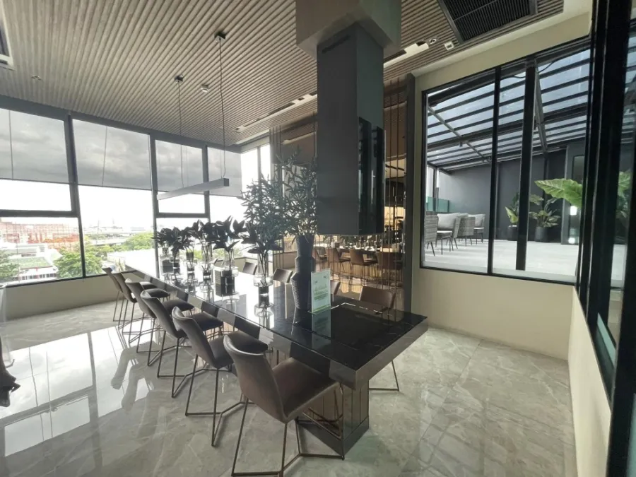 Condo for sale or rent, Modiz Sukhumvit 50, partitioned room, built-in headboard, marble pattern. Balcony faces south. Reserve now.