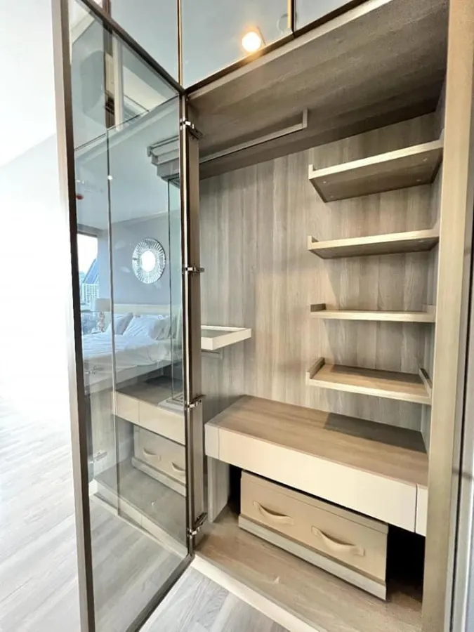 Condo for rent, The Room Rama 4, elegant decorated room, very inviting, comes with complete facilities, book now.