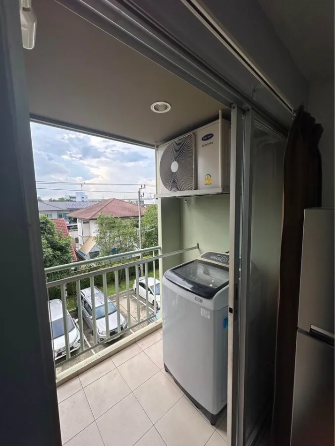 For sale: Lumpini Condo Town Ramintra-Lad Phrao, divided into separate rooms, fully furnished, don't miss out!