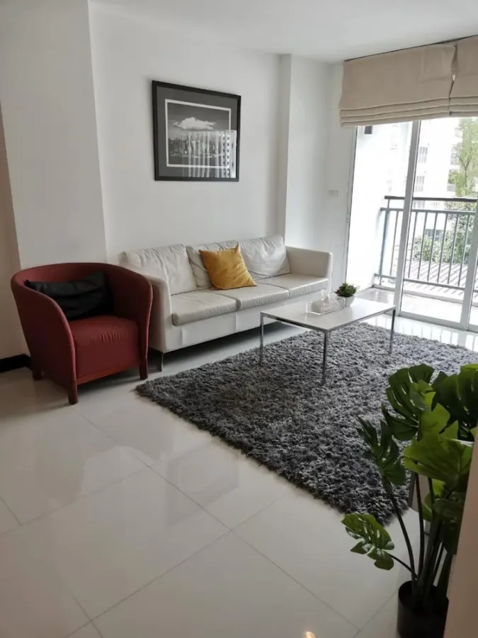 Rent Voque Sukhumvit 16, corner room, lots of usable space north porch Electrical appliances are ready. Book now.