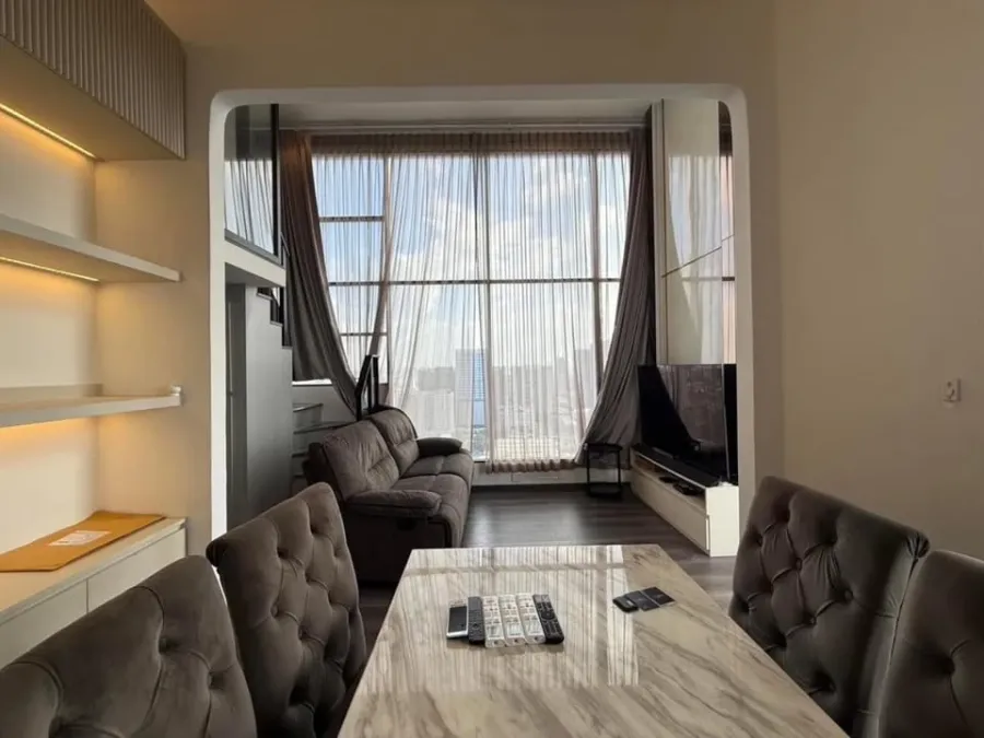 For sale and rent, Knightsbridge Space Ratchayothin, high floor, good view, duplex style room. Good furniture, reserve quickly.