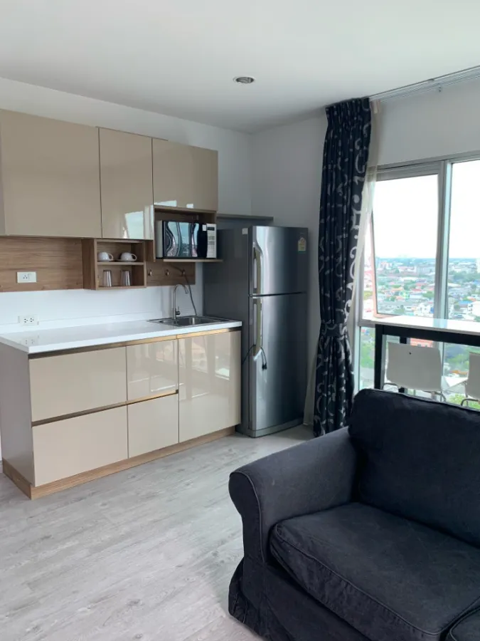 Very beautiful room, for sale, The Key Chaengwattana, corner room, very beautiful city view. Well decorated If interested, hurry up.
