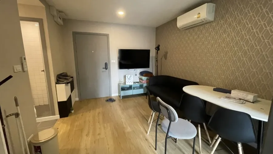 For sale: Attitude BU, a lovely room with a built-in bed and excellent wallpaper. Fully furnished. Don't miss out on this great deal!