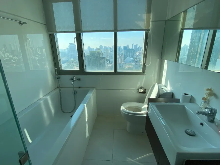 Rent!! Condo True Thonglor, size 67 sq.m., 2 bedrooms, 31st floor, good location, near shopping areas, don't miss it!!