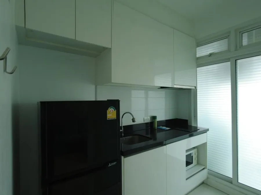 ให้เช่า The Bloom Sukhumvit 71 ห้องกว้าง โซฟานุ่มนั่งสบาย มาพร้อมทีวีจอใหญ่ดูหนังจุใจ รีบจองเลยจร้า