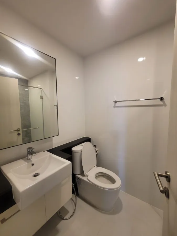 For sale Supalai Lite Tha Phra - Wongwian Yai, empty room, open and airy. If you want to renovate a room, reserve quickly.