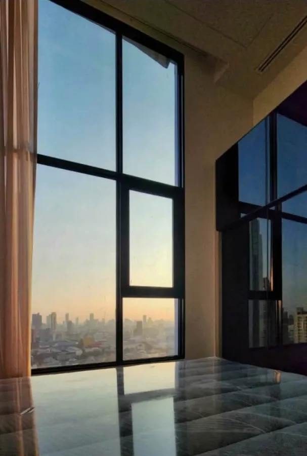 For rent: Duplex unit at Park Origin Ratchathewi. High ceilings, spacious and comfortable. High floor with stunning city views and floor-to-ceiling wi