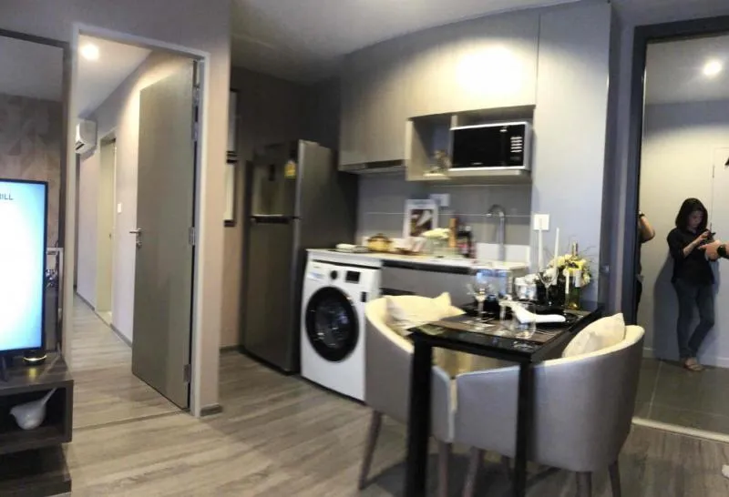 Urgent sale, Ideo Mobi Sukhumvit 40 condo, fully furnished, ready to move in, this price is great