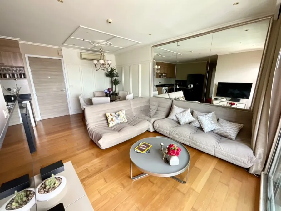 Condo for rent, Hive Taksin, very beautifully decorated, big sofa, very comfortable to sit on. Don't postpone it, book now.