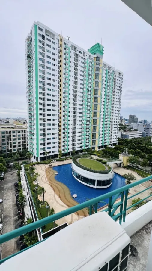 For rent: Supalai Park Kaset, 10th floor, Building B, pool view. Ready to move in with just your luggage.